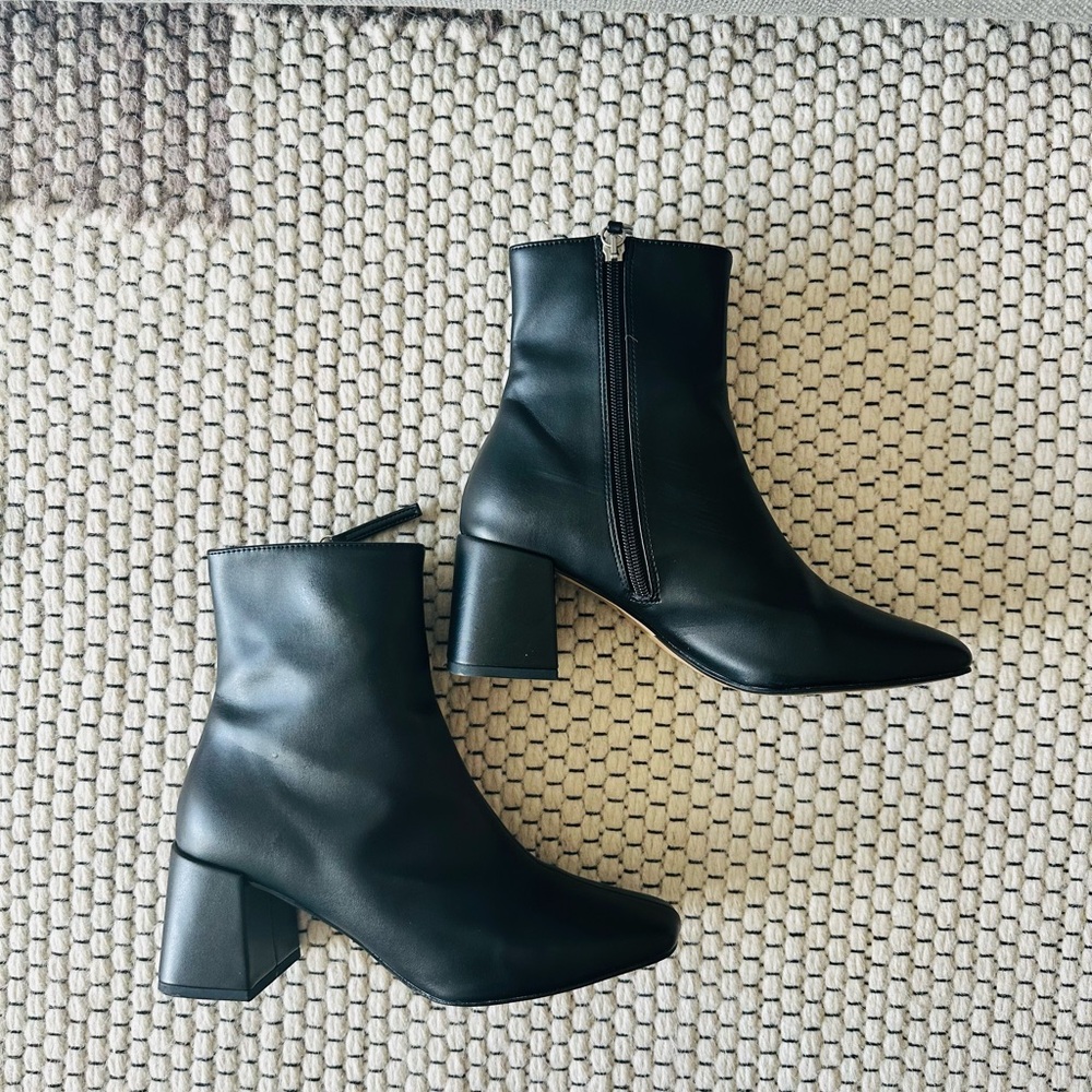 ALOHAS Watercolor Ankle Boots in black vegan leather size 39/8.5